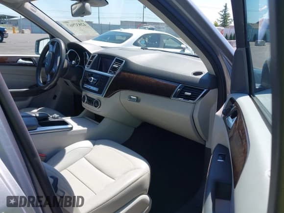 ✅ 2014 Mercedes-Benz M 350 • VIN: 4JGDA5HB7EA327400 • Lot: 42837967. Listed on IAAI with 151,268 mi. Free auction sales archive from the USA and detailed vehicle history report at DreamBid. Image 5.