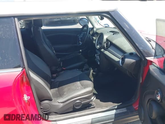 ✅ 2009 MINI Hardtop • VIN: WMWMF33529TU75568 • Lot: 43012391. Listed on IAAI with 218,591 mi. Free auction sales archive from the USA and detailed vehicle history report at DreamBid. Image 5.