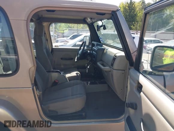 ✅ 2004 Jeep Wrangler Sahara • VIN: 1J4FA59S74P718659 • Lot: 43316154. Listed on IAAI with 144,737 mi. Free auction sales archive from the USA and detailed vehicle history report at DreamBid. Image 5.