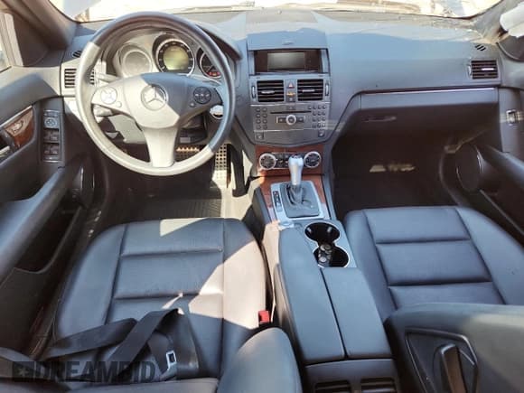 ✅ 2010 Mercedes-Benz C 300 Sport • VIN: WDDGF8BB9AR126306 • Лот: 85140985. Опубликован ранее на Copart с пробегом 68 262 миль. Бесплатный доступ к архиву аукционных продаж из США и подробный отчёт об истории автомобиля на DreamBid. Изображение 8.