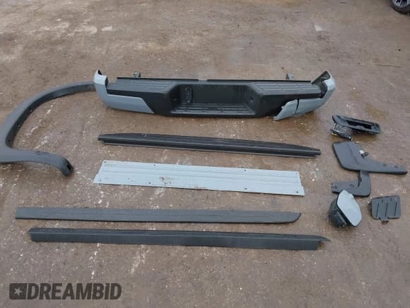 ✅ 2024 Nissan Frontier SV • VIN: 1N6ED1EK9RN671061 • Lot: 43376119. Listed on IAAI with 19,939 mi. Free auction sales archive from the USA and detailed vehicle history report at DreamBid. Image 12.