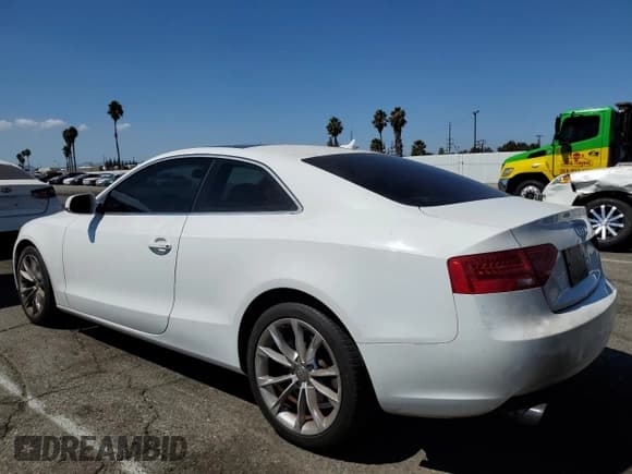 ✅ 2013 Audi A5 Premium • VIN: WAUCFAFR5DA044094 • Lot: 72090465. Wystawiony na Copart z przebiegiem 115 611 mil. Bezpłatny archiwum sprzedaży aukcyjnych z USA i szczegółowy raport historii pojazdu na DreamBid. Zdjęcie 2.
