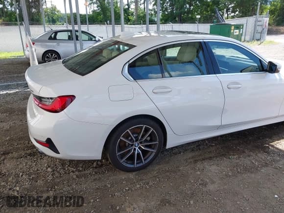 ✅ 2020 BMW 3 Series 330i xDrive • VIN: 3MW5R7J02L8B03933 • Lot: 42759893. Listed on IAAI with 57,236 mi. Free auction sales archive from the USA and detailed vehicle history report at DreamBid. Image 6.