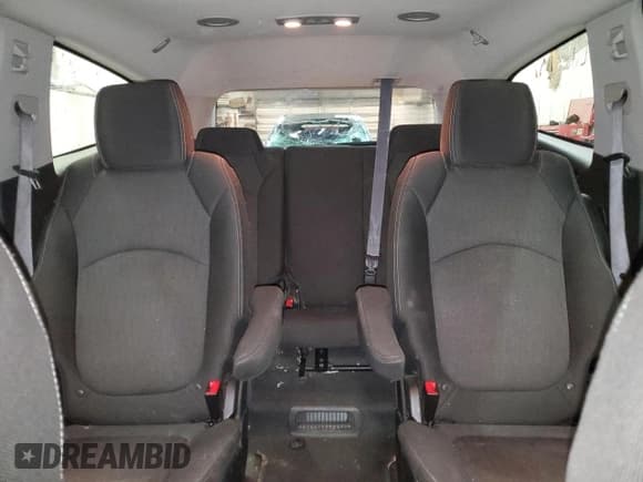 ✅ 2015 Chevrolet Traverse LT • VIN: 1GNKVGKD9FJ232609 • Lot: 40091544. Wystawiony na Copart z przebiegiem 109 172 mil. Bezpłatny archiwum sprzedaży aukcyjnych z USA i szczegółowy raport historii pojazdu na DreamBid. Zdjęcie 10.