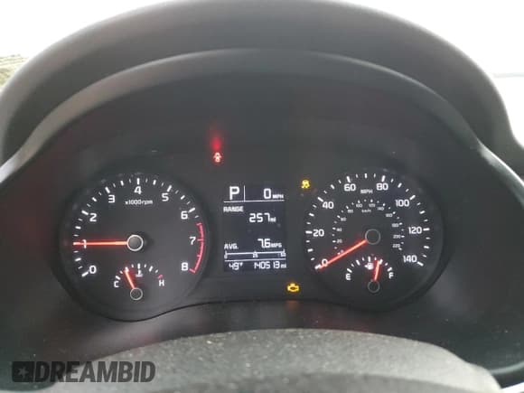 ✅ 2020 Kia Rio S • VIN: 3KPA25AD0LE306463 • Lot: 90092355. Wystawiony na Copart z przebiegiem 140 513 mil. Bezpłatny archiwum sprzedaży aukcyjnych z USA i szczegółowy raport historii pojazdu na DreamBid. Zdjęcie 9.