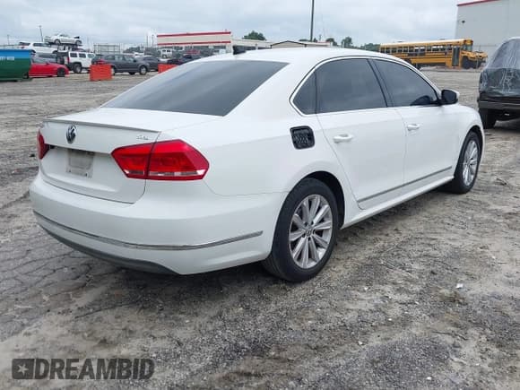 ✅ 2013 Volkswagen Passat SEL • VIN: 1VWCP7A37DC070316 • Lot: 42920334. Listed on IAAI with 211,425 mi. Free auction sales archive from the USA and detailed vehicle history report at DreamBid. Image 4.