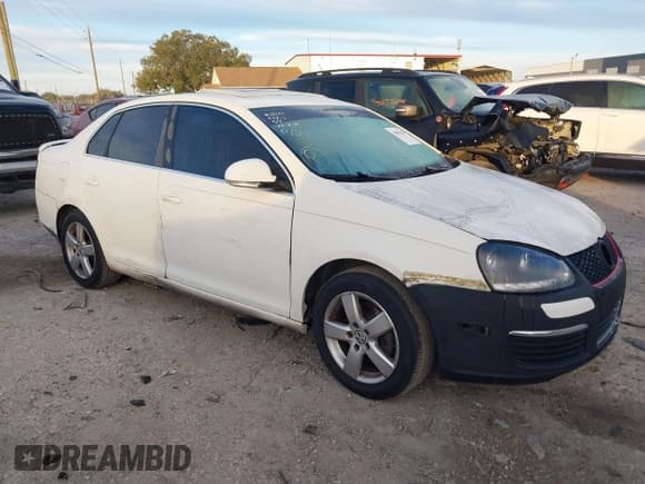 ✅ 2008 Volkswagen Jetta SE • VIN: 3VWRM71K18M175433 • Lot: 42131607. Listed on IAAI with 218,338 mi. Free auction sales archive from the USA and detailed vehicle history report at DreamBid. Image 1.