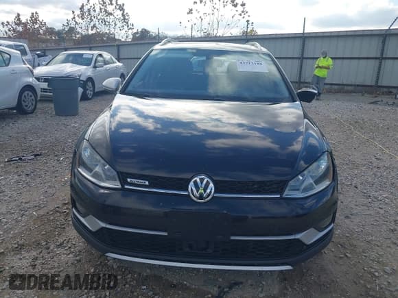 ✅ 2017 Volkswagen Golf S • VIN: 3VWH17AU3HM517065 • Лот: 43712188. Опубликован ранее на IAAI с пробегом 59 596 миль. Бесплатный доступ к архиву аукционных продаж из США и подробный отчёт об истории автомобиля на DreamBid. Изображение 12.