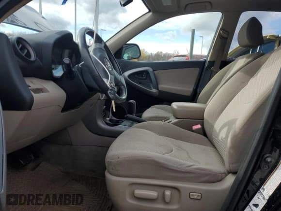 ✅ 2006 Toyota RAV4 Limited • VIN: JTMBD31V965005556 • Лот: 92285445. Опубликован ранее на Copart с пробегом 172 896 миль. Бесплатный доступ к архиву аукционных продаж из США и подробный отчёт об истории автомобиля на DreamBid. Изображение 7.