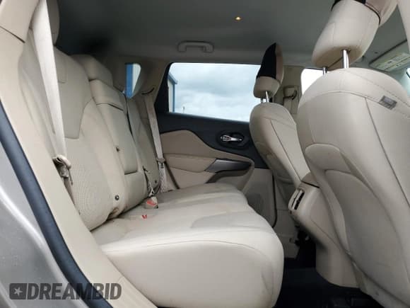 ✅ 2019 Jeep Cherokee Latitude • VIN: 1C4PJMCB6KD103211 • Лот: 86482315. Опубликован ранее на Copart с пробегом 90 371 миль. Бесплатный доступ к архиву аукционных продаж из США и подробный отчёт об истории автомобиля на DreamBid. Изображение 11.