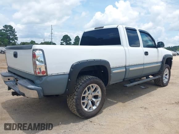 ✅ 1999 GMC Sierra 1500 SLE • VIN: 1GTEK19T7XE515464 • Лот: 42699845. Опубликован ранее на IAAI с пробегом 239 544 миль. Бесплатный доступ к архиву аукционных продаж из США и подробный отчёт об истории автомобиля на DreamBid. Изображение 4.