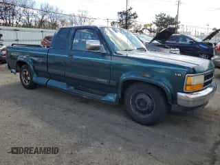 1995 Dodge Dakota z VIN 1B7GL23Y7SS177249, wystawiony jako Copart lot #50238755 z przebiegiem 127 781 mil mil oraz Czysty tytuł • Clean title. Historia ofert i sprzedaży dostępna na DreamBid. Obrazek 4.