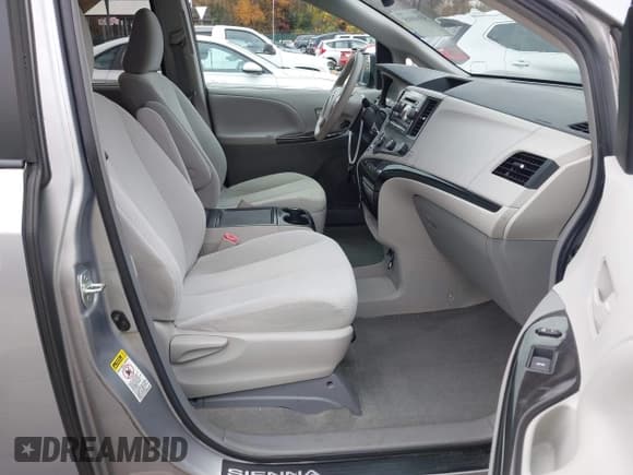 ✅ 2012 Toyota Sienna LE • VIN: 5TDKK3DC5CS201628 • Lot: 43640805. Wystawiony na IAAI z przebiegiem 104 449 mil. Bezpłatny archiwum sprzedaży aukcyjnych z USA i szczegółowy raport historii pojazdu na DreamBid. Zdjęcie 5.