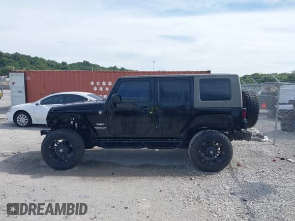 ✅ 2008 Jeep Wrangler Unlimited Sahara • VIN: 1J4GA59188L587606 • Lot: 43082389. Listed on IAAI with 120,757 mi. Free auction sales archive from the USA and detailed vehicle history report at DreamBid. Image 14.
