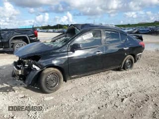 ✅ 2014 Nissan Versa SV • VIN: 3N1CN7AP8EL818270 • Lot: 87489685. Wystawiony na Copart z przebiegiem 126 388 mil. Bezpłatny archiwum sprzedaży aukcyjnych z USA i szczegółowy raport historii pojazdu na DreamBid. Zdjęcie 1.
