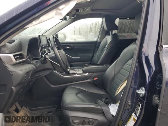 ✅ 2021 Toyota Highlander XLE • VIN: 5TDGZRBH3MS090145 • Lot: 90311345. Wystawiony na Copart z przebiegiem 93 222 mil. Bezpłatny archiwum sprzedaży aukcyjnych z USA i szczegółowy raport historii pojazdu na DreamBid. Zdjęcie 7.