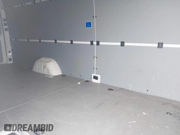 ✅ 2022 Mercedes-Benz Sprinter Cargo • VIN: W1Y4EDHY7NT091581 • Lot: 42478500. Listed on IAAI with 67,897 mi. Free auction sales archive from the USA and detailed vehicle history report at DreamBid. Image 8.