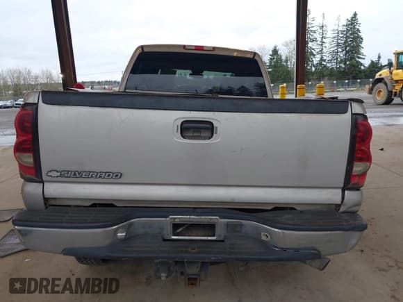 ✅ 2006 Chevrolet Silverado 2500HD LT1 • VIN: 1GCHK23U16F261716 • Lot: 41892408. Listed on IAAI with 273,228 mi. Free auction sales archive from the USA and detailed vehicle history report at DreamBid. Image 17.