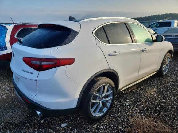 ✅ 2018 Alfa Romeo Stelvio Ti • VIN: ZASFAKBN2J7B97510 • Lot: 89663425. Wystawiony na Copart z przebiegiem 111 808 mil. Bezpłatny archiwum sprzedaży aukcyjnych z USA i szczegółowy raport historii pojazdu na DreamBid. Zdjęcie 3.