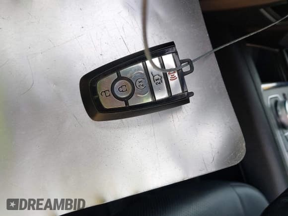 ✅ 2018 Ford Expedition XLT • VIN: 1FMJU1JT2JEA63074 • Lot: 43586618. Wystawiony na IAAI z przebiegiem 145 159 mil. Bezpłatny archiwum sprzedaży aukcyjnych z USA i szczegółowy raport historii pojazdu na DreamBid. Zdjęcie 11.