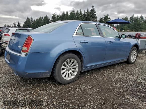✅ 2011 Chrysler 300 • VIN: 2C3CA4CG2BH554704 • Лот: 94666955. Опубликован ранее на Copart с пробегом 133 703 миль. Бесплатный доступ к архиву аукционных продаж из США и подробный отчёт об истории автомобиля на DreamBid. Изображение 3.