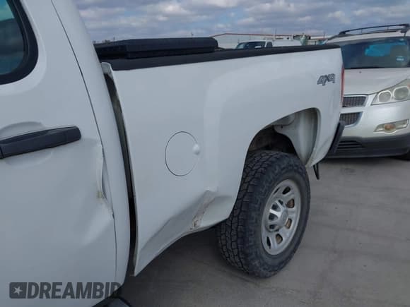 ✅ 2013 Chevrolet Silverado 2500HD Work Truck • VIN: 1GC1KVCG4DF184589 • Lot: 43727828. Wystawiony na IAAI z przebiegiem 201 125 mil. Bezpłatny archiwum sprzedaży aukcyjnych z USA i szczegółowy raport historii pojazdu na DreamBid. Zdjęcie 18.