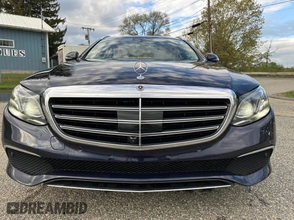 ✅ 2019 Mercedes-Benz E 450 • VIN: WDDZH6JB9KA591631 • Lot: 58946415. Wystawiony na Copart z przebiegiem 158 139 mil. Bezpłatny archiwum sprzedaży aukcyjnych z USA i szczegółowy raport historii pojazdu na DreamBid. Zdjęcie 11.