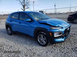 ✅ 2021 Hyundai Kona SE • VIN: KM8K1CAA6MU604841 • Лот: 77482353. Опубликован ранее на Copart с пробегом 56 659 миль. Бесплатный доступ к архиву аукционных продаж из США и подробный отчёт об истории автомобиля на DreamBid. Изображение 4.