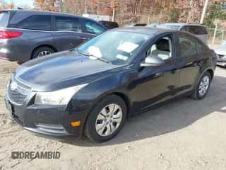 2014 Chevrolet Cruze LS z VIN 1G1PA5SG5E7213648, wystawiony jako IAAI lot #43625005 z przebiegiem 169 525 mil mil oraz . Historia ofert i sprzedaży dostępna na DreamBid. Obrazek 2.