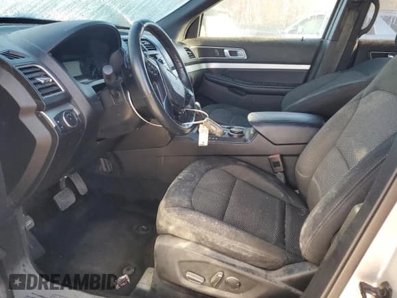 ✅ 2017 Ford Explorer XLT • VIN: 1FM5K8DH7HGA96559 • Lot: 92785215. Wystawiony na Copart z przebiegiem Nie podano. Bezpłatny archiwum sprzedaży aukcyjnych z USA i szczegółowy raport historii pojazdu na DreamBid. Zdjęcie 7.