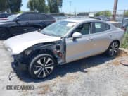 ✅ 2023 Volvo S60 • VIN: 7JRH60FA9PG234609 • Lot: 42207761. Wystawiony na IAAI z przebiegiem 14 845 mil. Bezpłatny archiwum sprzedaży aukcyjnych z USA i szczegółowy raport historii pojazdu na DreamBid. Zdjęcie 2.