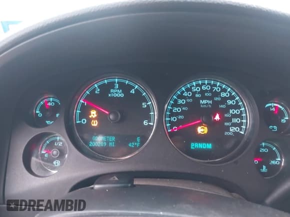 ✅ 2014 GMC Yukon XL SLT • VIN: 1GKS1KE02ER200489 • Lot: 41385362. Listed on IAAI with 200,289 mi. Free auction sales archive from the USA and detailed vehicle history report at DreamBid. Image 7.