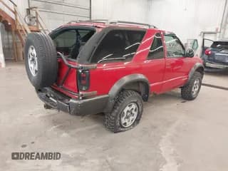 ✅ 1998 Chevrolet Blazer LS • VIN: 1GNCT18W7WK194694 • Lot: 42032297. Wystawiony na IAAI z przebiegiem 166 600 mil. Bezpłatny archiwum sprzedaży aukcyjnych z USA i szczegółowy raport historii pojazdu na DreamBid. Zdjęcie 4.