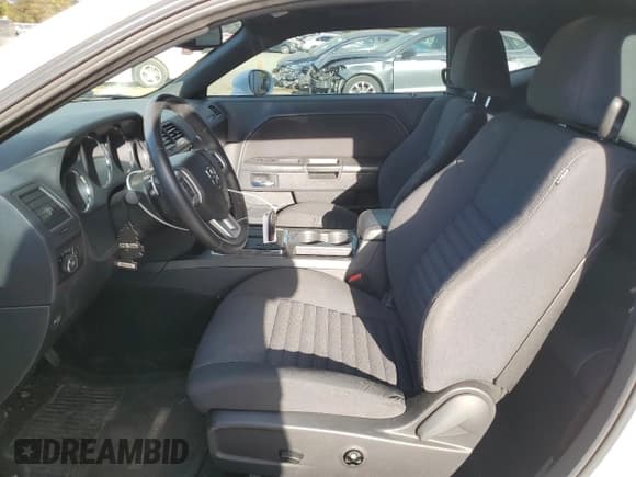 ✅ 2013 Dodge Challenger SXT • VIN: 2C3CDYAG6DH676180 • Lot: 76055914. Wystawiony na Copart z przebiegiem 55 450 mil. Bezpłatny archiwum sprzedaży aukcyjnych z USA i szczegółowy raport historii pojazdu na DreamBid. Zdjęcie 7.