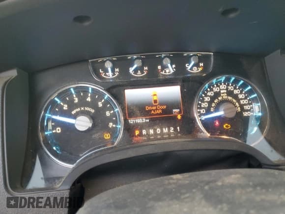 ✅ 2012 Ford F-150 XL • VIN: 1FTVW1ET7CKD48688 • Лот: 85600644. Опубликован ранее на Copart с пробегом 121 193 миль. Бесплатный доступ к архиву аукционных продаж из США и подробный отчёт об истории автомобиля на DreamBid. Изображение 9.