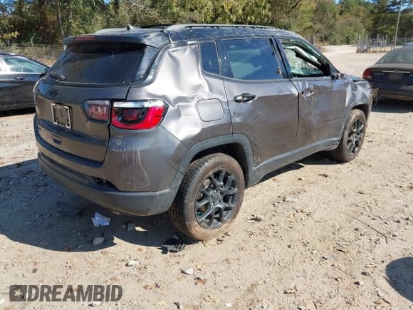 ✅ 2022 Jeep Compass Latitude • VIN: 3C4NJDBB6NT231116 • Лот: 43482556. Опубликован ранее на IAAI с пробегом Не указан. Бесплатный доступ к архиву аукционных продаж из США и подробный отчёт об истории автомобиля на DreamBid. Изображение 4.