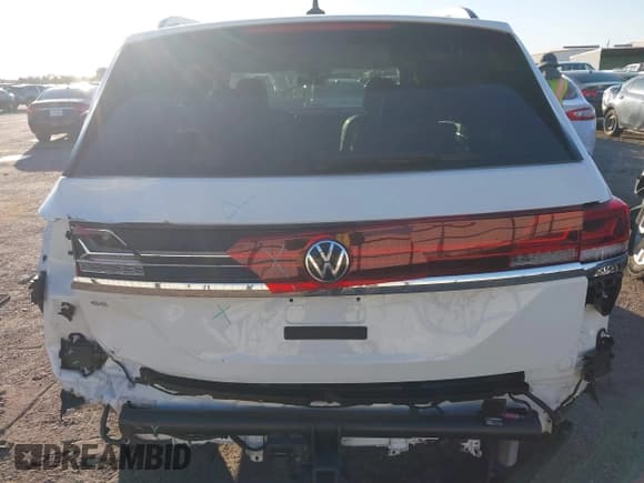 ✅ 2025 Volkswagen Atlas SE • VIN: 1V2JR2CA2SC513129 • Lot: 43617423. Listed on IAAI with 12,914 mi. Free auction sales archive from the USA and detailed vehicle history report at DreamBid. Image 16.
