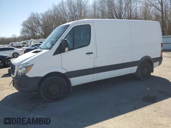 ✅ 2016 Mercedes-Benz Sprinter Cargo • VIN: WD3PE7DD2GP322396 • Lot: 49437965. Wystawiony na Copart z przebiegiem 189 127 mil. Bezpłatny archiwum sprzedaży aukcyjnych z USA i szczegółowy raport historii pojazdu na DreamBid. Zdjęcie 1.