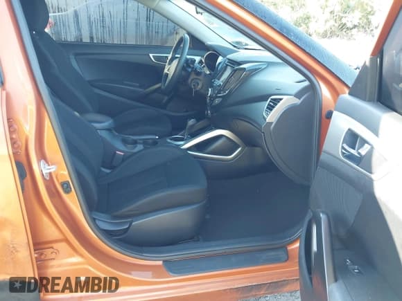 ✅ 2016 Hyundai Veloster • VIN: KMHTC6AD8GU287711 • Lot: 41566618. Wystawiony na IAAI z przebiegiem 78 606 mil. Bezpłatny archiwum sprzedaży aukcyjnych z USA i szczegółowy raport historii pojazdu na DreamBid. Zdjęcie 5.