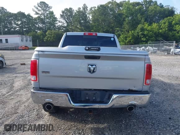 2017 Ram 1500 Laramie z VIN 1C6RR6NT5HS630364, wystawiony jako IAAI lot #42482670 z przebiegiem 68 000 mil mil oraz . Historia ofert i sprzedaży dostępna na DreamBid. Obrazek 16.