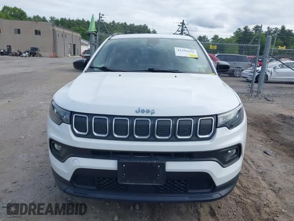 ✅ 2022 Jeep Compass Latitude Lux • VIN: 3C4NJDFB7NT181093 • Lot: 42359152. Wystawiony na IAAI z przebiegiem 20 264 mil. Bezpłatny archiwum sprzedaży aukcyjnych z USA i szczegółowy raport historii pojazdu na DreamBid. Zdjęcie 12.
