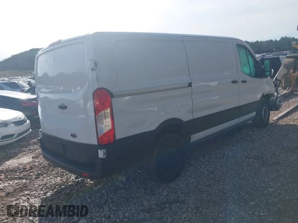 ✅ 2022 Ford Transit Cargo • VIN: 1FTYE1Y88NKA67543 • Lot: 41540739. Listed on IAAI with 61,099 mi. Free auction sales archive from the USA and detailed vehicle history report at DreamBid. Image 4.