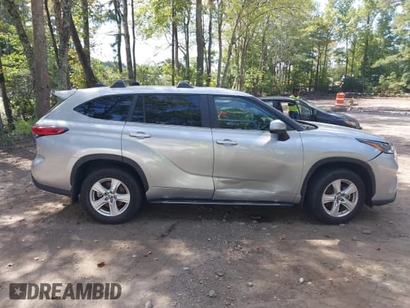 ✅ 2023 Toyota Highlander Platinum • VIN: 5TDKDRAH5PS500085 • Lot: 43257579. Listed on IAAI with Not provided. Free auction sales archive from the USA and detailed vehicle history report at DreamBid. Image 13.