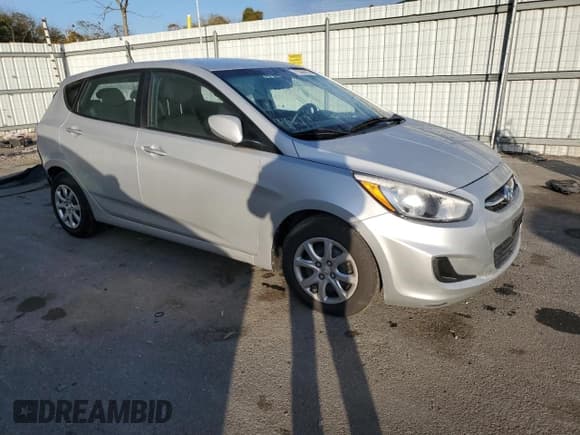 ✅ 2015 Hyundai Accent GS • VIN: KMHCT5AE6FU216346 • Лот: 73585093. Опубликован ранее на Copart с пробегом 28 747 миль. Бесплатный доступ к архиву аукционных продаж из США и подробный отчёт об истории автомобиля на DreamBid. Изображение 4.