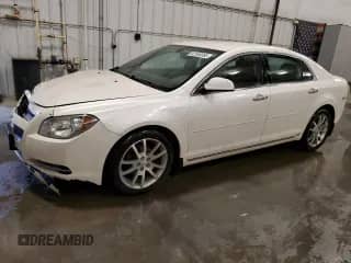 2012 Chevrolet Malibu 3LT z VIN 1G1ZF5E7XCF108029, wystawiony jako Copart lot #62556065 z przebiegiem 100 399 mil mil oraz Szkoda całkowita • Salvage title. Historia ofert i sprzedaży dostępna na DreamBid. Obrazek 1.