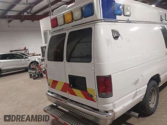 ✅ 2010 Ford E-Series Commercial • VIN: 1FDSS3EP6ADA41006 • Lot: 41561986. Listed on IAAI with 367,370 mi. Free auction sales archive from the USA and detailed vehicle history report at DreamBid. Image 16.