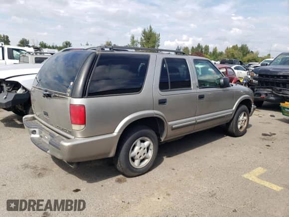 2000 Chevrolet Blazer LT with VIN 1GNDT13W5Y2220272, listed as a Copart auction lot 71961315 with 199,975 mi miles and Salvage title. Bid and sale history available at DreamBid. Image 3.