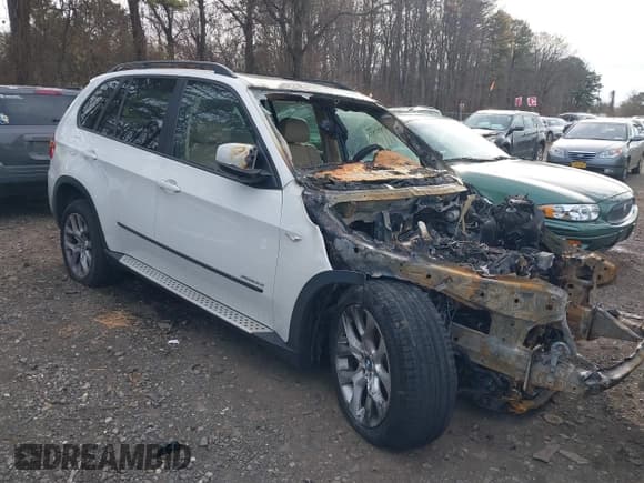 ✅ 2011 BMW X5 35i • VIN: 5UXZV4C57BL404484 • Lot: 43822833. Wystawiony na IAAI z przebiegiem Nie podano. Bezpłatny archiwum sprzedaży aukcyjnych z USA i szczegółowy raport historii pojazdu na DreamBid. Zdjęcie 1.