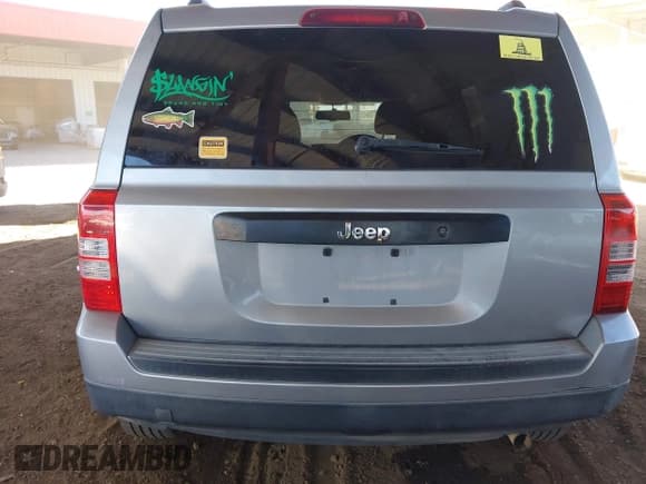 ✅ 2016 Jeep Patriot Sport • VIN: 1C4NJPBB5GD536715 • Lot: 43548349. Wystawiony na IAAI z przebiegiem 92 729 mil. Bezpłatny archiwum sprzedaży aukcyjnych z USA i szczegółowy raport historii pojazdu na DreamBid. Zdjęcie 15.