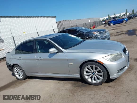 ✅ 2011 BMW 3 Series 328i • VIN: WBAPH5G57BNM83236 • Lot: 43295180. Wystawiony na IAAI z przebiegiem 101 914 mil. Bezpłatny archiwum sprzedaży aukcyjnych z USA i szczegółowy raport historii pojazdu na DreamBid. Zdjęcie 14.